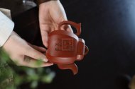 《福臨八方》宜興紫砂壺八方工藝美術(shù)師手工朱泥泡茶壺具